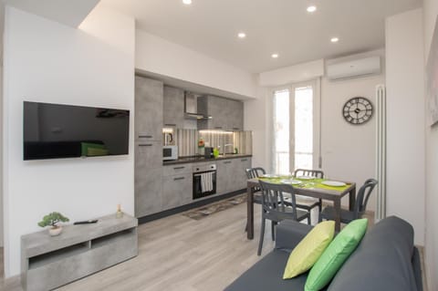 TV and multimedia, Coffee/tea facilities, Kitchen or kitchenette, Living room, Dining area, dishwasher, oven, pet friendly, stove