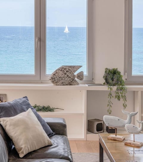 Living room, Sea view