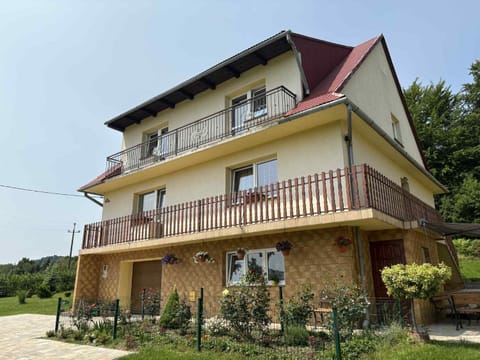 Property building, Day, Garden, Garden view