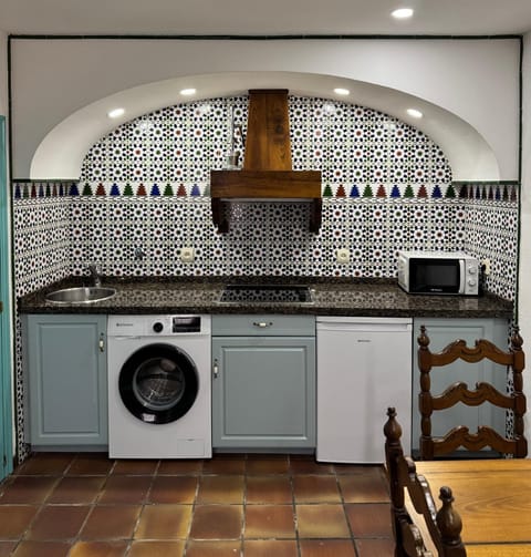 Kitchen or kitchenette, stove, washing machine