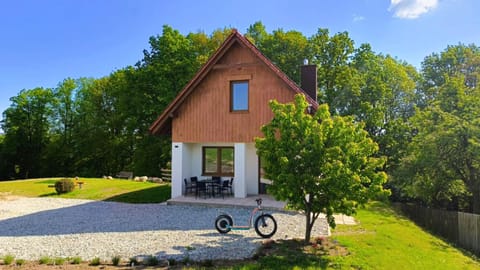 Property building, Spring, Day, Natural landscape, Garden, Other, Other, Other, Seating area, Garden view, towels