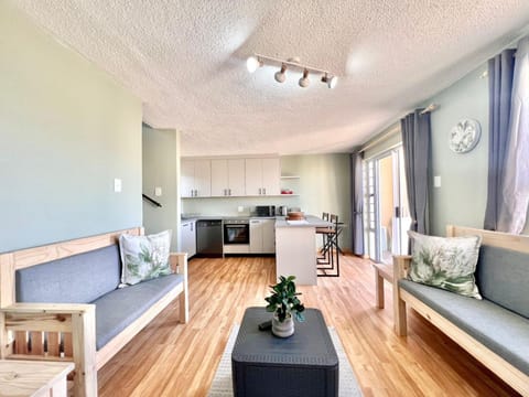 Kitchen or kitchenette, Living room, Seating area