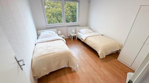 Bed, Photo of the whole room, Bedroom, internet