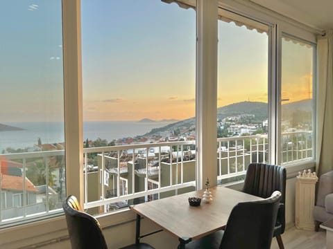 Day, Natural landscape, View (from property/room), Balcony/Terrace, Living room, Seating area, Dining area, Mountain view, Sea view