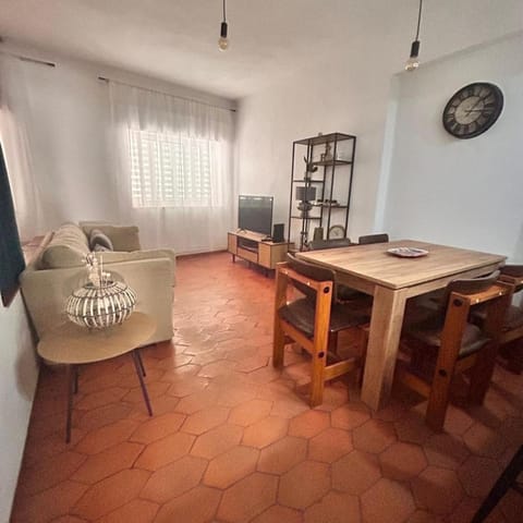 TV and multimedia, Living room, Seating area, Dining area