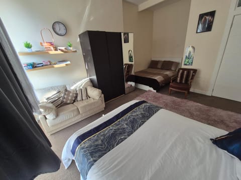 Bed, Photo of the whole room, Seating area, Bedroom, wardrobe