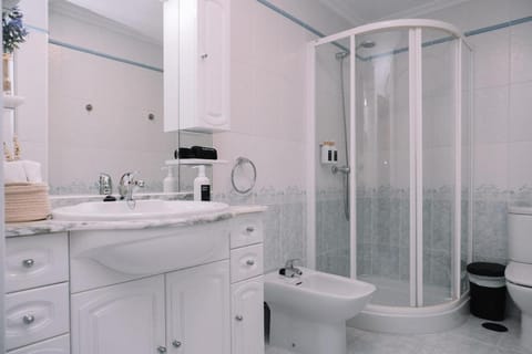 Precioso amanecer frente al mar by CABANA Rentals Apartment in Cangas