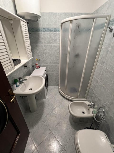 bilocale vicino al centro-affittasi alloggio-Sanremo Apartment in Sanremo
