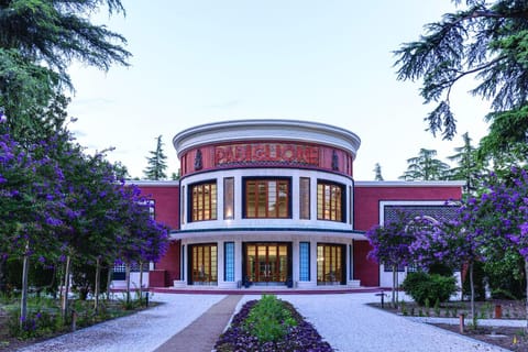 Property building, Garden view