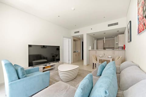 Stylish 1BR in Palm Jumeirah with Rooftop Pool Apartment in Dubai