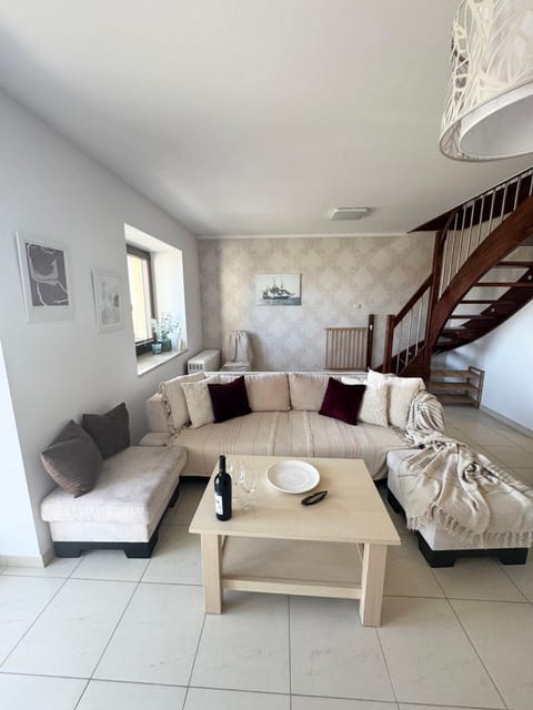 Bed, Living room, Seating area