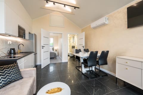 Bathroom, TV and multimedia, Kitchen or kitchenette, Living room, Seating area, Dining area, Bedroom, dishwasher, microwave, pet friendly, stove, air conditioner