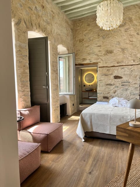 Bed, Living room, Seating area
