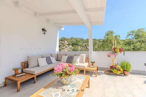 View (from property/room), Balcony/Terrace, Garden view