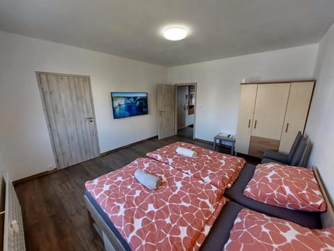 Restaurant/places to eat, Children play ground, Game Room, TV and multimedia, Hiking, Cycling, Bedroom, Quiet street view, Parking, dishwasher, internet, internet, microwave, toaster, towels, washing machine