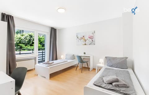 Bed, Photo of the whole room, Seating area
