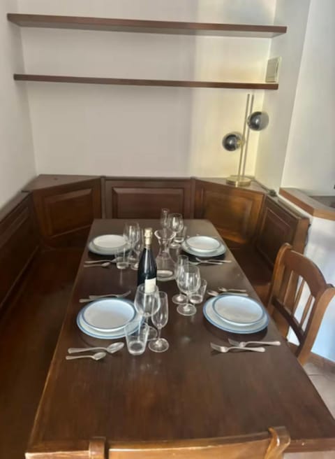 Communal lounge/ TV room, Kitchen or kitchenette, Living room, Food and drinks, Seating area, Dining area, heating, internet