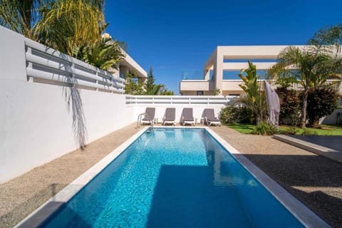 Garden, Swimming pool, sunbed