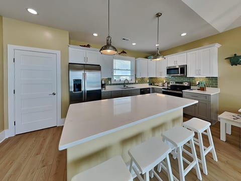 Kitchen or kitchenette, Seating area, furniture, microwave, oven, kitchen