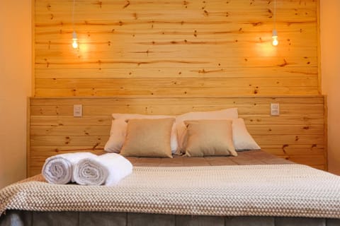 Bed, Photo of the whole room, towels