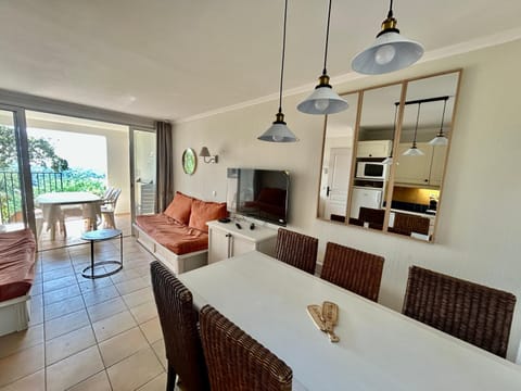 Les Restanques vue mer Freesia Apartment in Grimaud