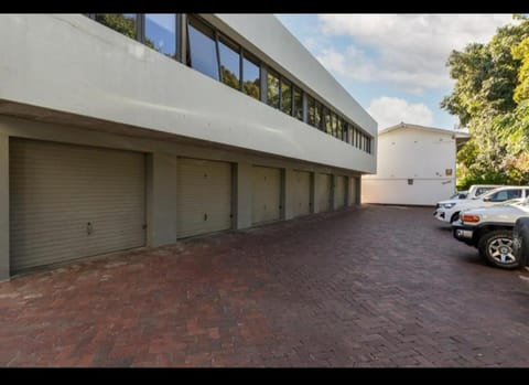 Merweda Wag-n-Bietjie on Dorp Street Apartment in Stellenbosch