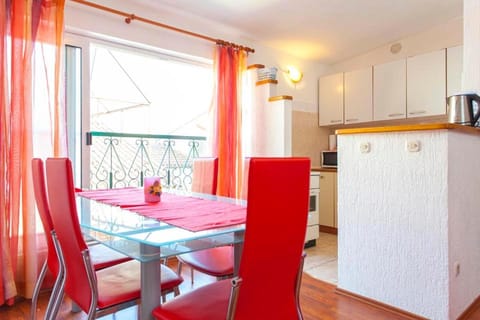 Kitchen or kitchenette, Dining area, City view, Mountain view, Street view