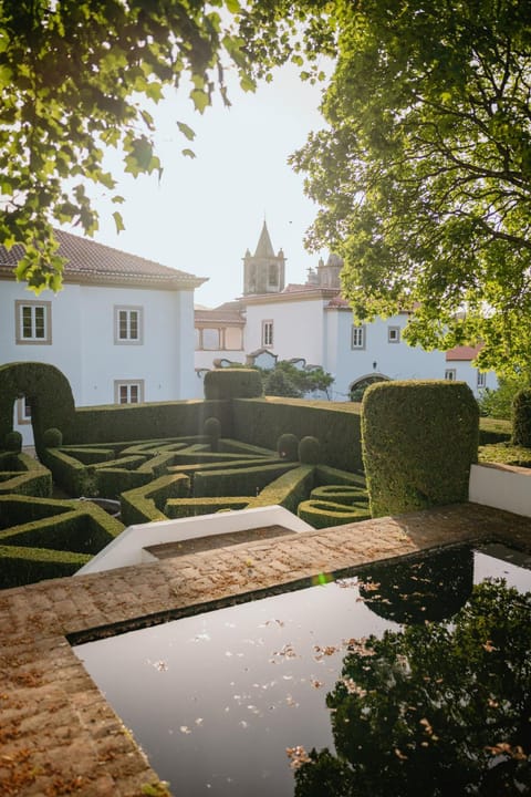 Property building, Natural landscape, Garden, Garden, Garden view, Lake view