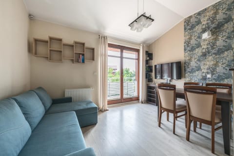 TV and multimedia, Kitchen or kitchenette, Living room, Seating area, Dining area