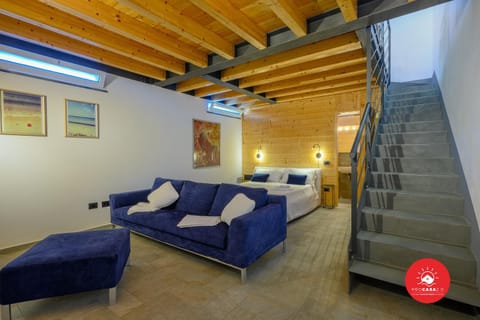 Bed, Living room, Photo of the whole room, Seating area, Bedroom