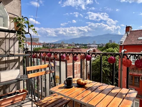 View (from property/room), Balcony/Terrace, Mountain view