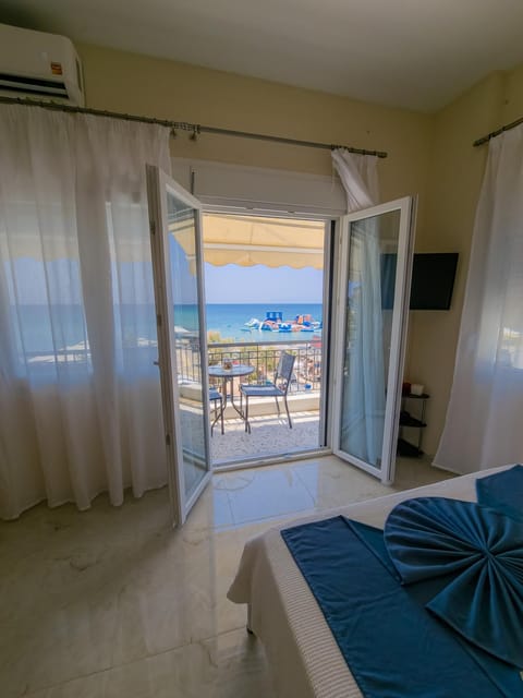 Bed, Natural landscape, View (from property/room), Balcony/Terrace, Photo of the whole room, Bedroom, Sea view