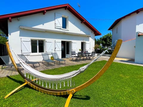 Property building, Patio, Garden, Garden view, sunbed