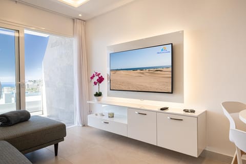 Communal lounge/ TV room, TV and multimedia, Living room