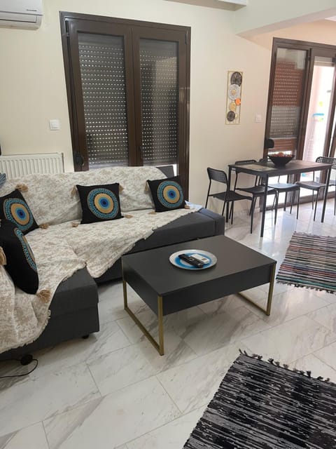 Living room, internet, air conditioner