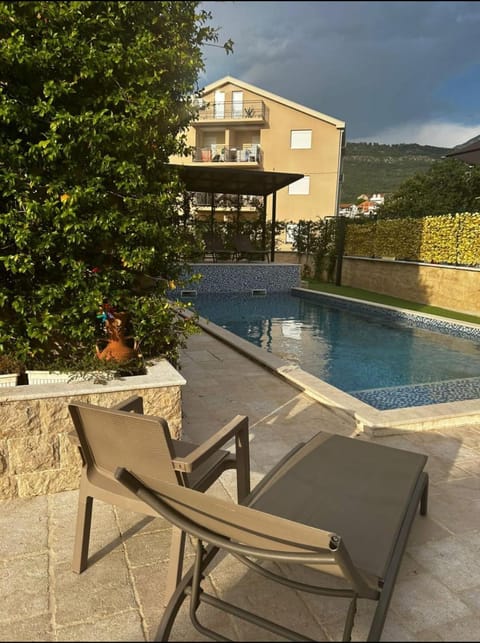 Garden, Swimming pool