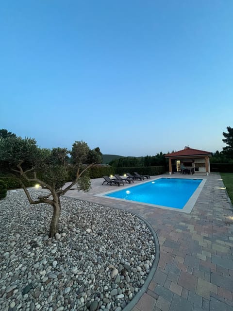 Day, Natural landscape, Pool view, Swimming pool, sunbed