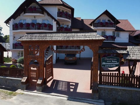 Property building, Day