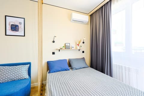 Bed, Photo of the whole room, Bedroom, air conditioner