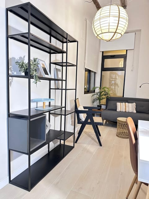 EcoCasa 12PAX perfecta grupos, reforma lujo, junto parada Burjassot metrovalencia, cerca centro Valencia y playa, lavadora, secadora equipamiento total Apartment in Valencia