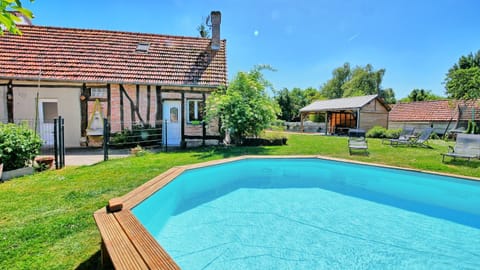 Property building, Garden view, Pool view, Swimming pool