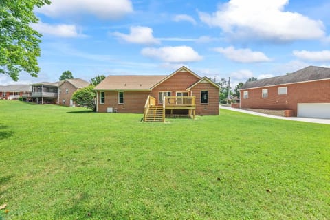 Cookeville Family Retreat 3BR Home with Yard Close to TTU & Town House in Tennessee