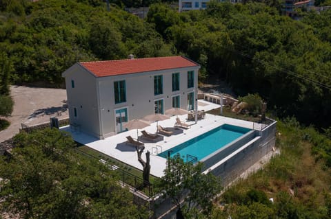 Property building, Natural landscape, Garden, Garden view, Pool view, Swimming pool, sunbed