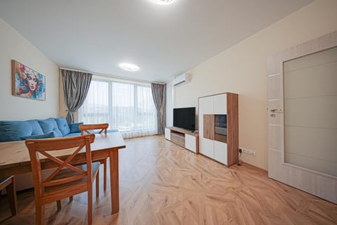 Communal lounge/ TV room, TV and multimedia, Living room, Seating area