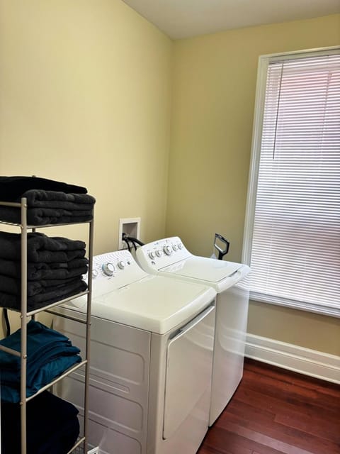 Nintendo, Filtered H2O, Cafe, Central, Self-Check Apartment in Troy