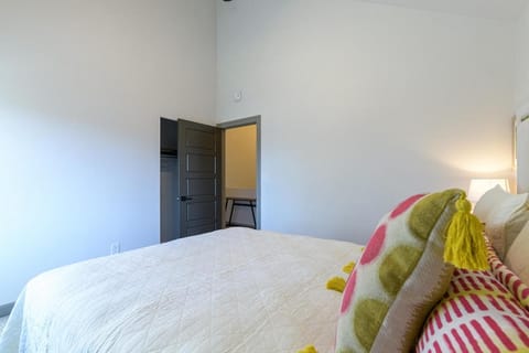 Large 4 Bedroom Home with Hot Tub and Fenced Yard - NO XTRA FEES! House in Grand Junction