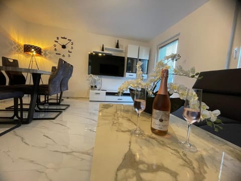 Second home apartment - rose gold House in Novalja