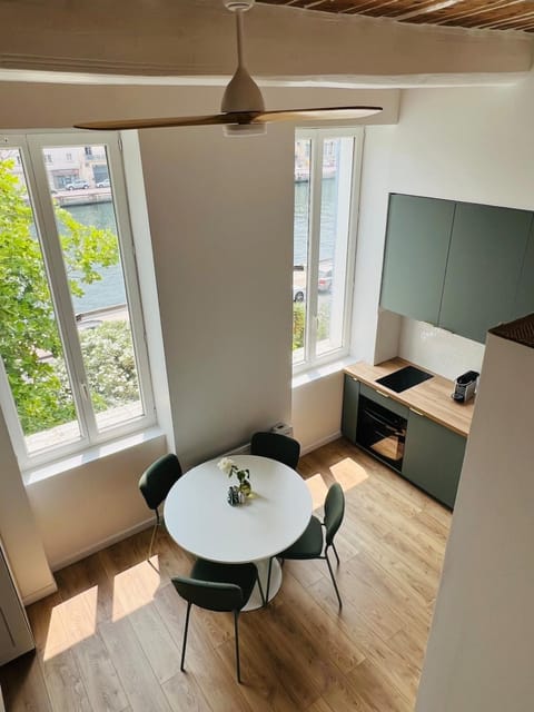 Kitchen or kitchenette, Living room