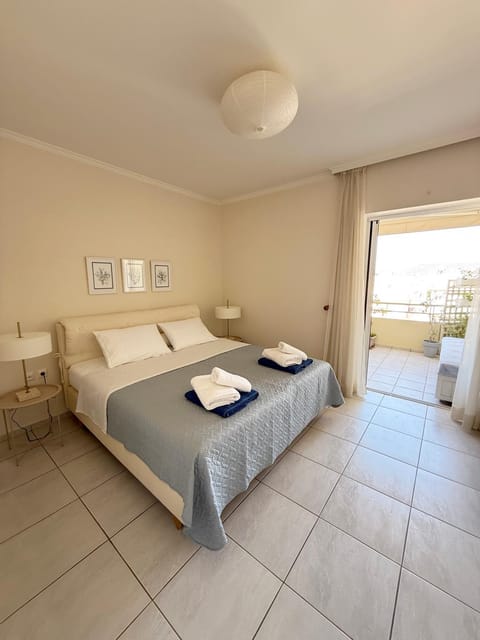 Bed, Balcony/Terrace, Photo of the whole room, Bedroom, towels
