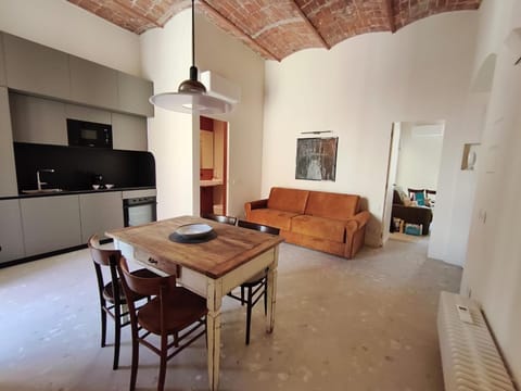 TV and multimedia, Kitchen or kitchenette, Living room, Seating area, Dining area